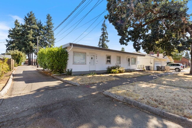 Primary Photo - MOVE IN SPECIALCharming 2 bedroom duplex