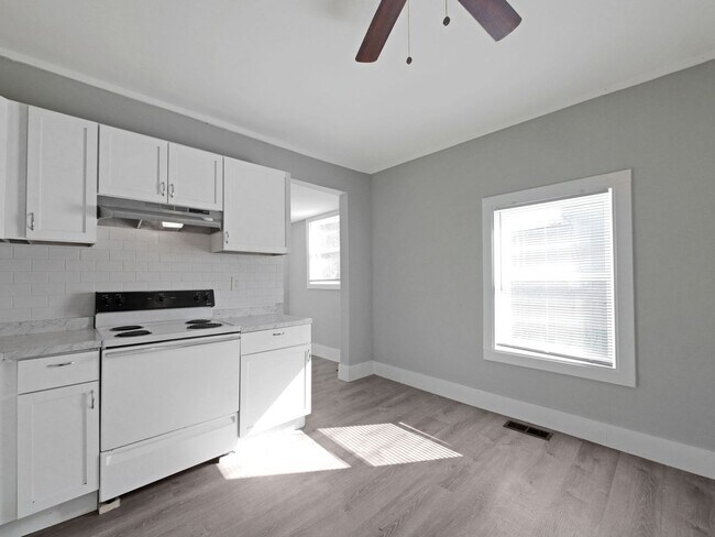 Building Photo - Newly Updated 2 Bedroom Home – Bright, Mod...