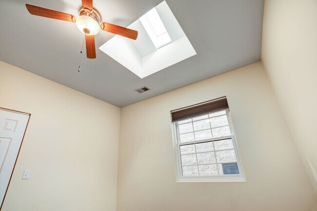 Building Photo - 2351 W Harrison St