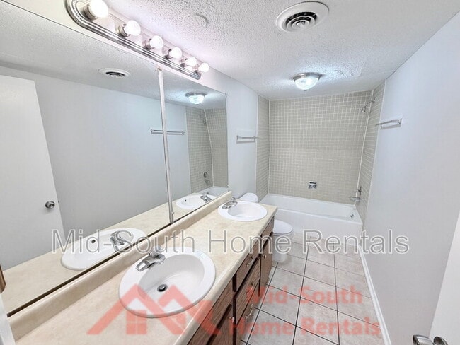 Building Photo - 1869 Poplar Woods Cir E