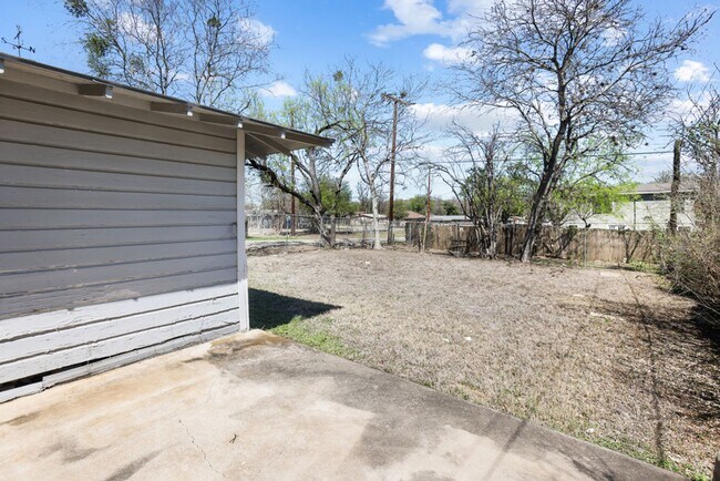 Building Photo - 939 John Page Dr