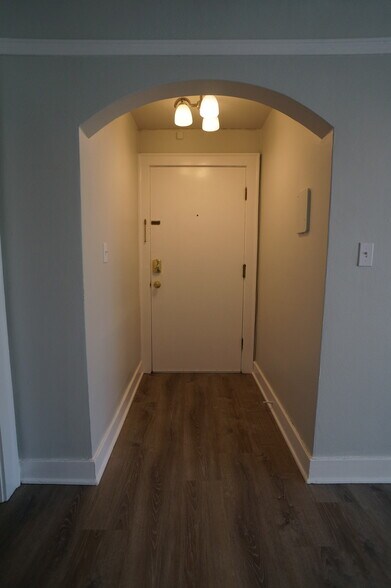 Building Photo - 766 Belmont Ave E