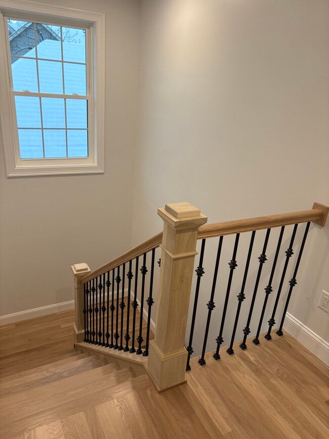 Building Photo - 724 Holmdel Rd