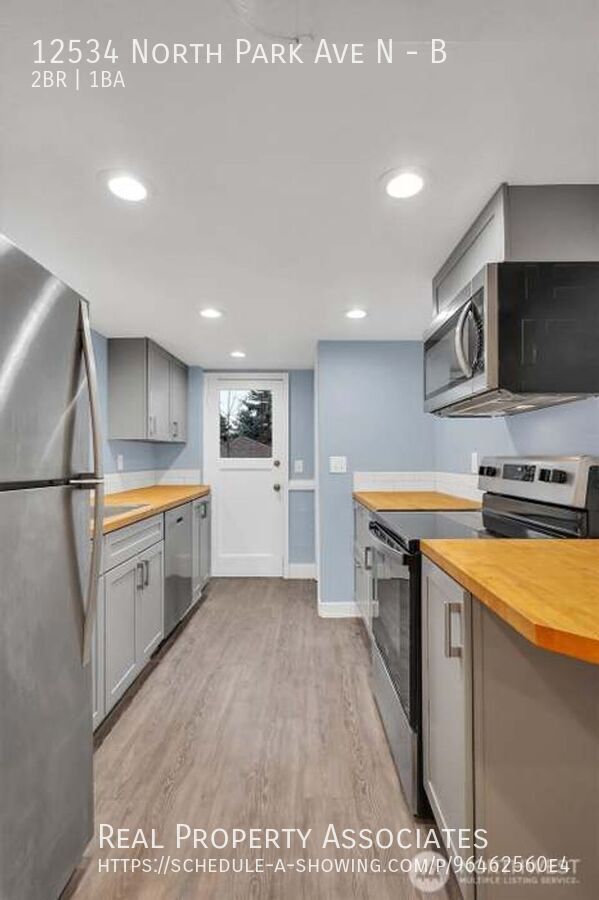 Building Photo - 12534 N Park Ave N