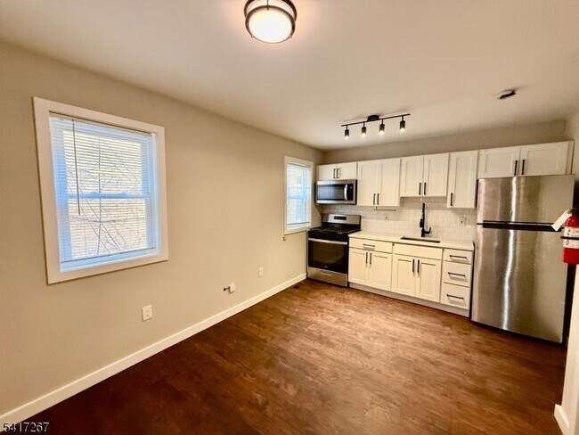 Building Photo - 196 Spring St