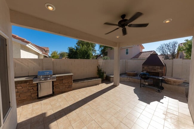Building Photo - Charming 4 bed, 2 bath home in Chandler!