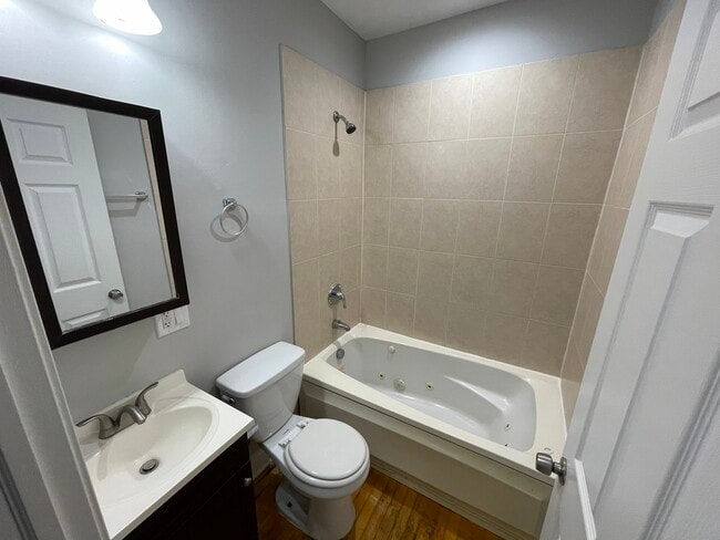 Building Photo - 6442 N Hamilton Ave