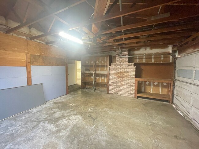 Building Photo - 4590 Excelsior Rd