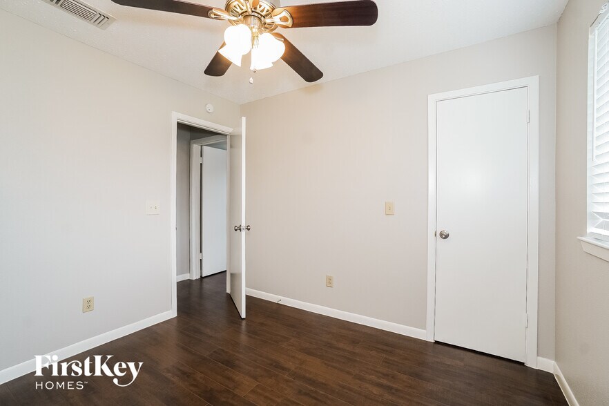 Building Photo - 12234 Yearling Dr