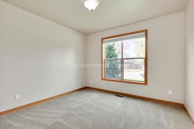 Building Photo - Radiant 3-bedroom Home in Downtown Canby