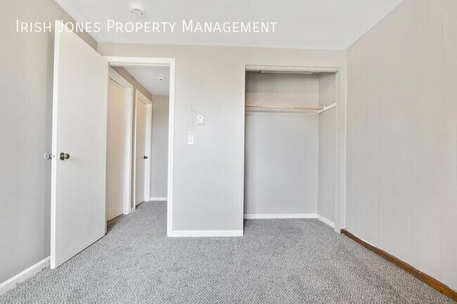 Building Photo - 5700 Glendale Dr
