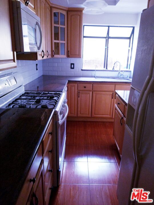 Building Photo - 10921 Morrison St