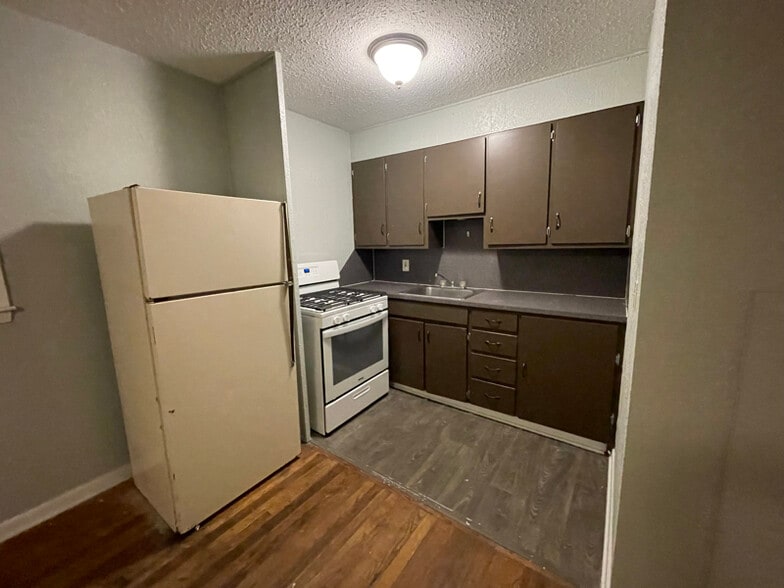 Building Photo - 404 E Madison St