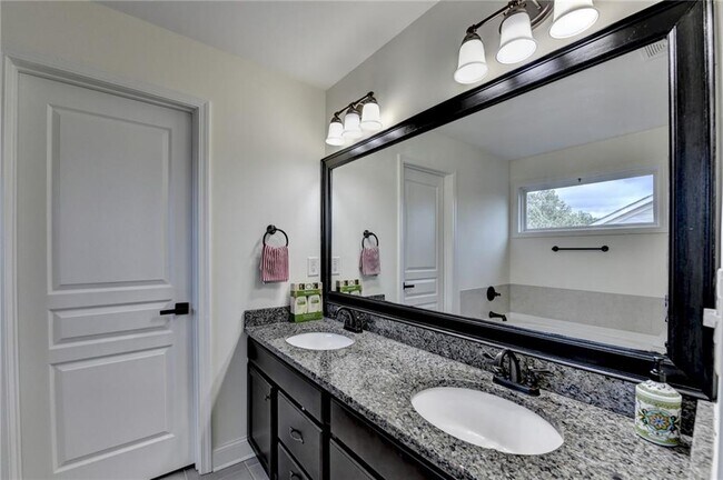 Building Photo - 1640 Primrose Park Rd