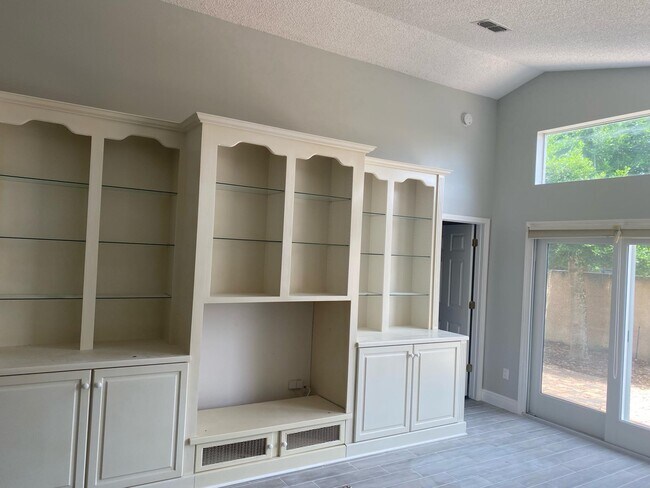 Building Photo - 224 Sea Woods Dr N