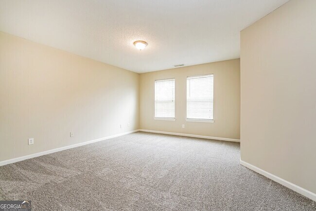 Building Photo - 415 Pinevale Ct