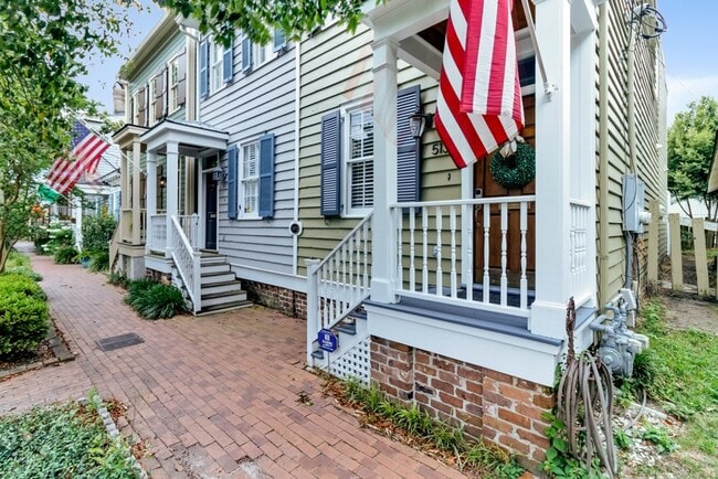 Primary Photo - 513 E Harris St