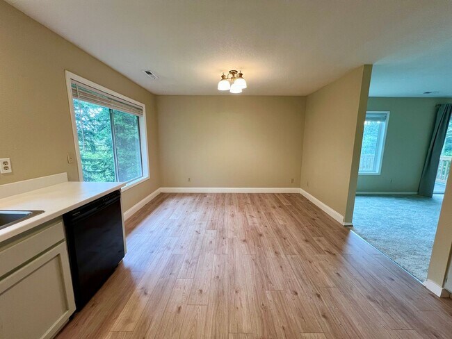 Building Photo - Remodeled 3BR in Mountain Park | Primary Suite + Deck | Lake Oswego