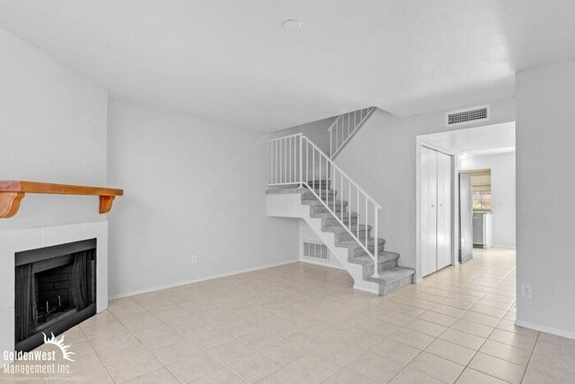 Building Photo - Bright 2Bdm 2.5Ba Townhome at Villa de Paz!