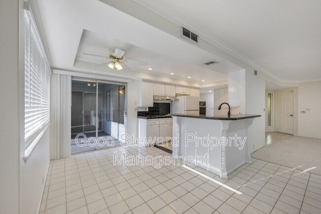 Building Photo - 5111 Roxborough Dr