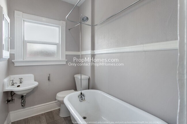 Building Photo - Charming Two-Bedroom Upper-Level Duplex in...
