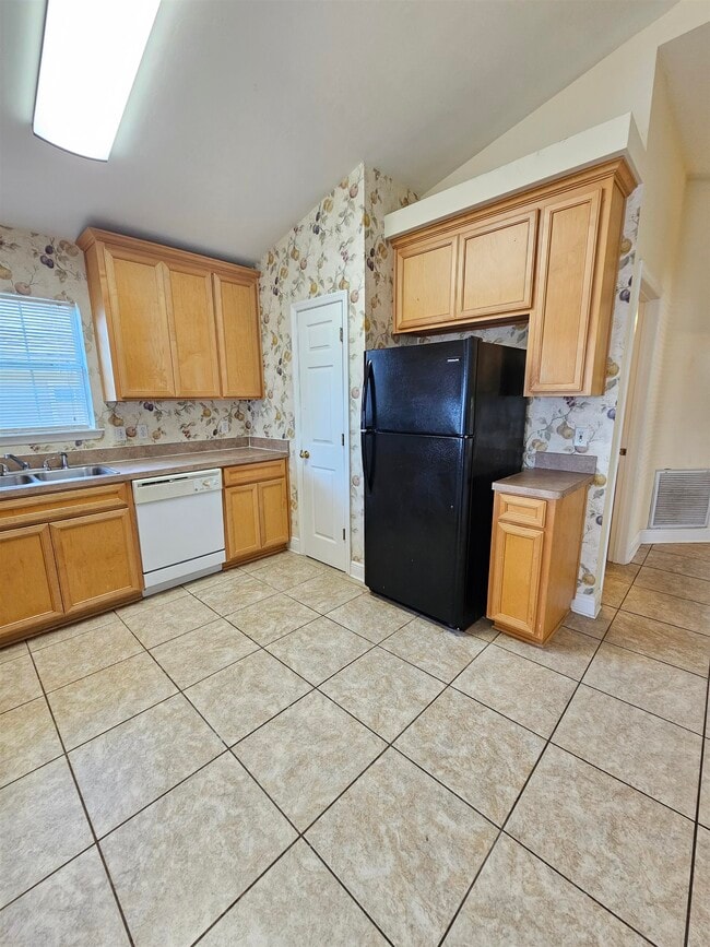 Building Photo - 3283 Emerson Ln