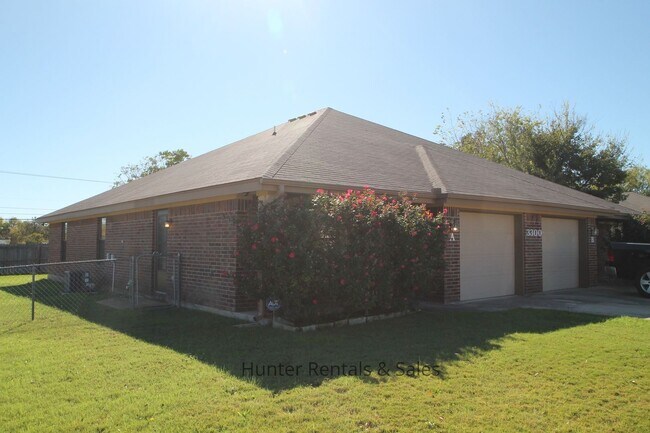 Building Photo - Spectacular Duplex--Won't last long!