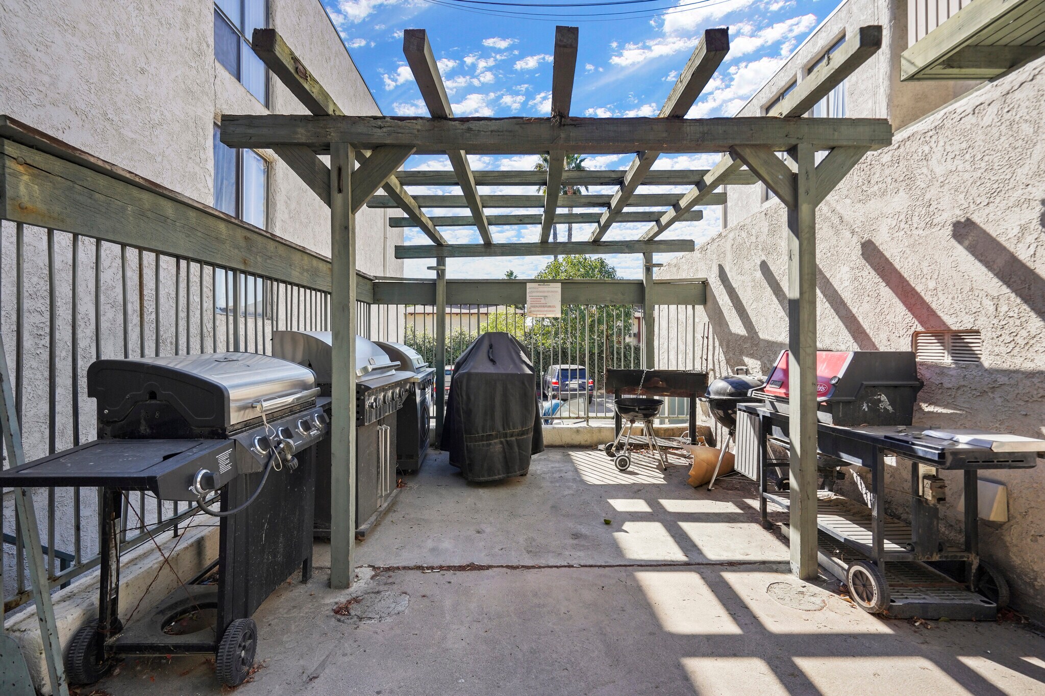 Building Photo - 8601 International Ave