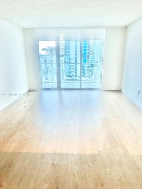 Building Photo - 1155 Brickell Bay Dr