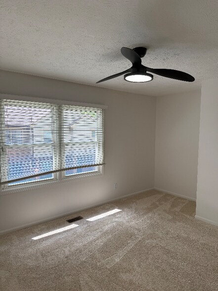 Building Photo - 9523 Maple Way