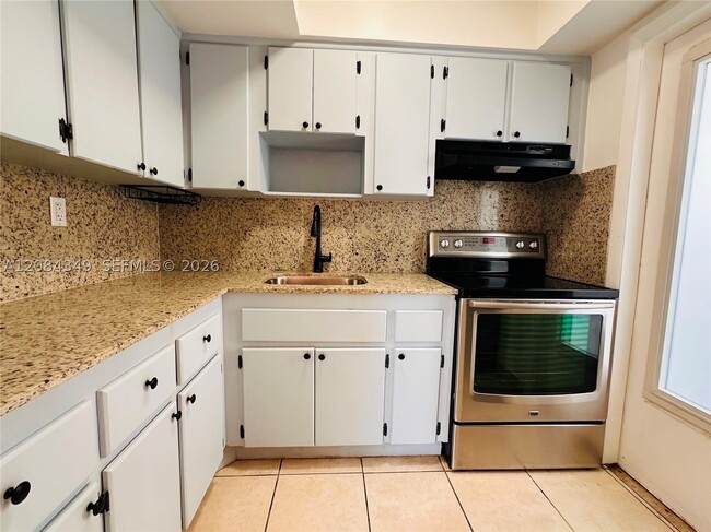 Building Photo - 501 NE 82nd St