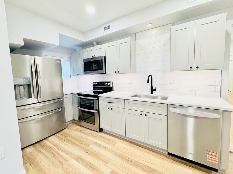 Building Photo - 1107 N Downing St