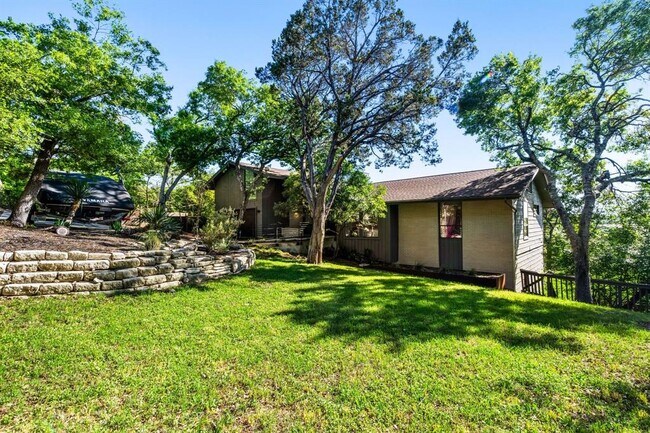 Building Photo - 911 Redbud Trail