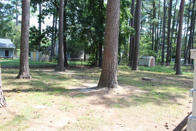 Building Photo - Lake Rim area