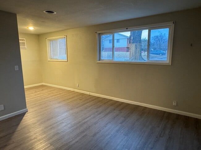 Building Photo - 3240 Heatherton Dr