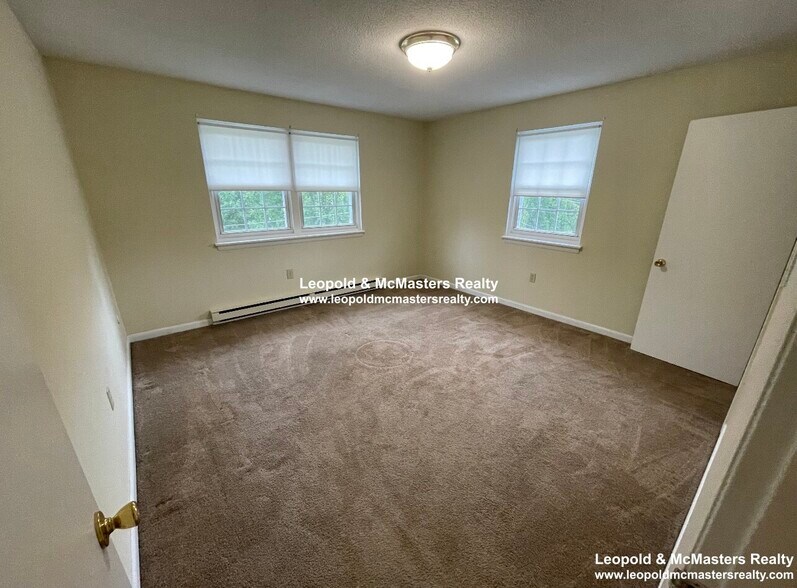 Building Photo - 39 Dinan Dr