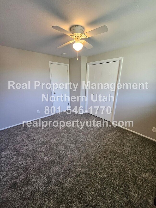 Building Photo - Lovely 5 Bedroom Home in Layton Available Now!