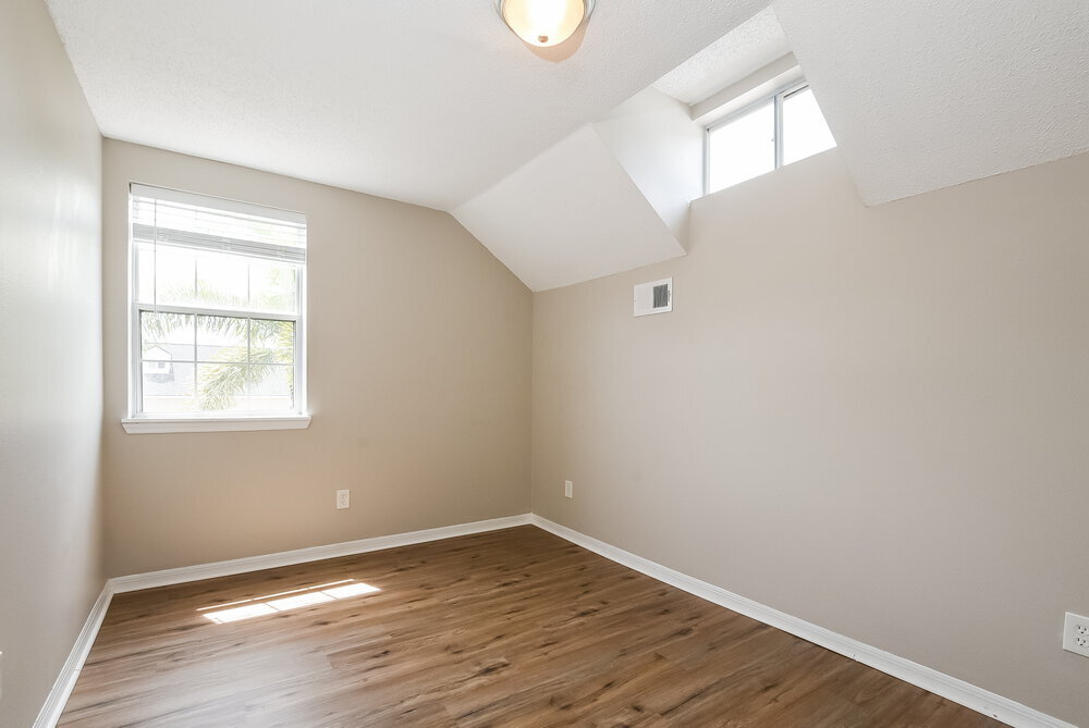 Building Photo - 1257 S Park Ave