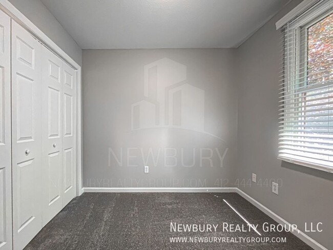 Building Photo - 135 Banksville Pl