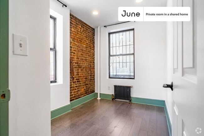 Building Photo - 345 E 21st St