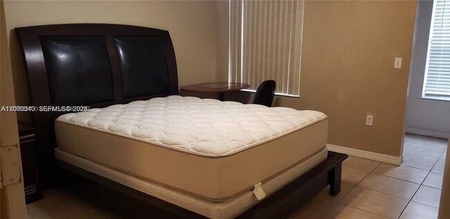 Building Photo - 2496 Centergate Dr