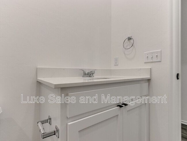 Building Photo - 8012 NW 110th Dr
