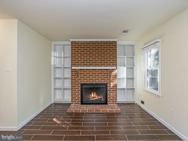 Building Photo - 1128 N Taylor St
