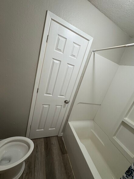 Building Photo - 4005 Sunhill Dr