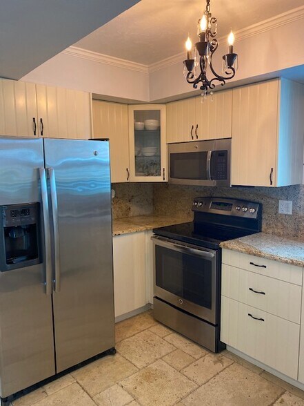 Building Photo - 53 High Point Cir W