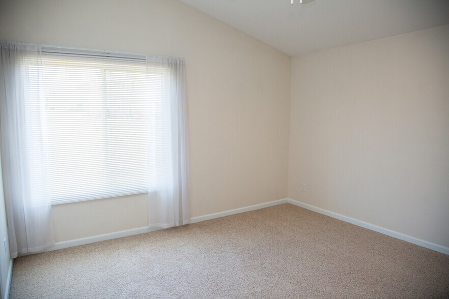 Building Photo - 2270 Fawn View Dr