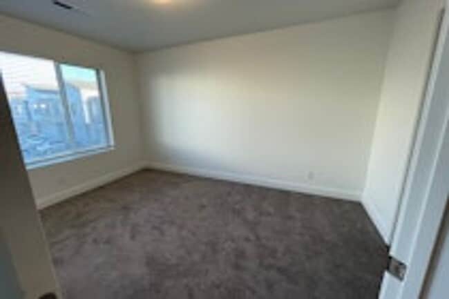 Building Photo - Stunning 3-Bedroom Home in St. George – $2,650/month (Beautiful Views!)