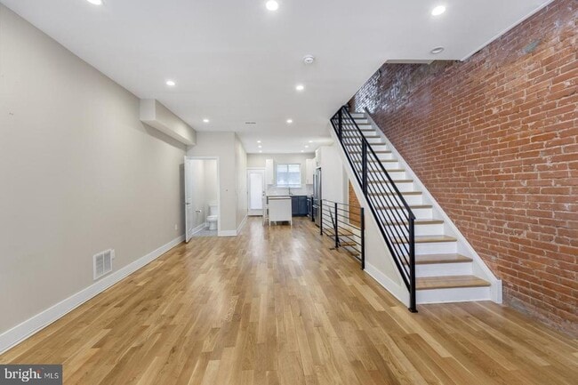 Building Photo - 912 Ellsworth St