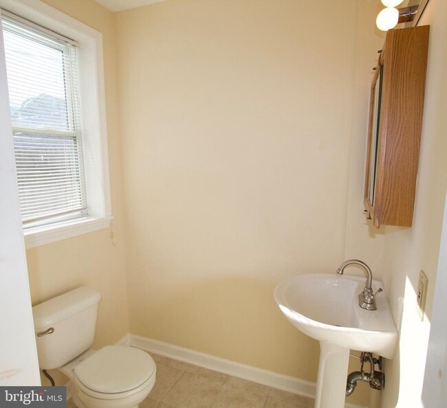 Building Photo - 2343 Eastern Ave