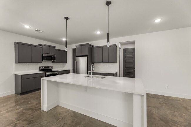 Building Photo - Wolf Den 3BR Near South College Station | Ideal Layout + Garage + Space